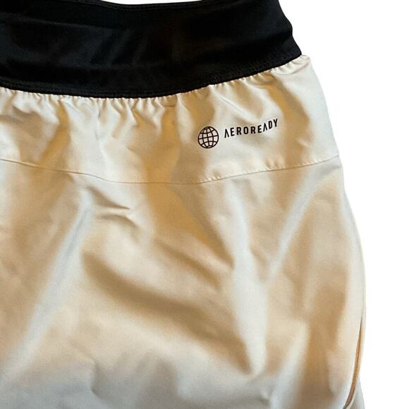 Adidas Men’s Aeroready Short. Cream with Black Waistband. Size Medium - Picture 7 of 7